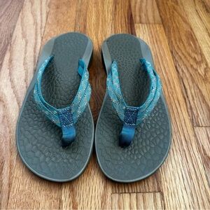 Chaco Flip Flops Blue Grey Women’s Size 7